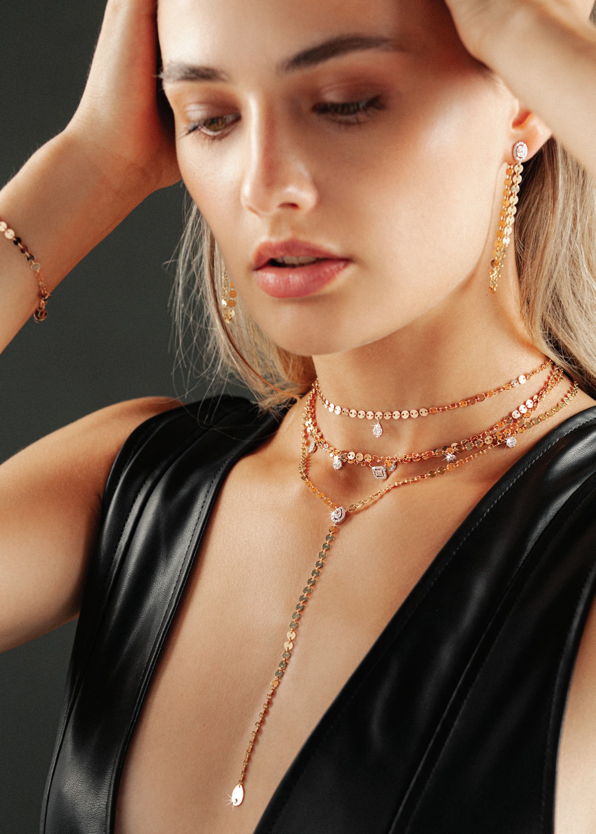 Ritratto con collana in oro e diamanti
